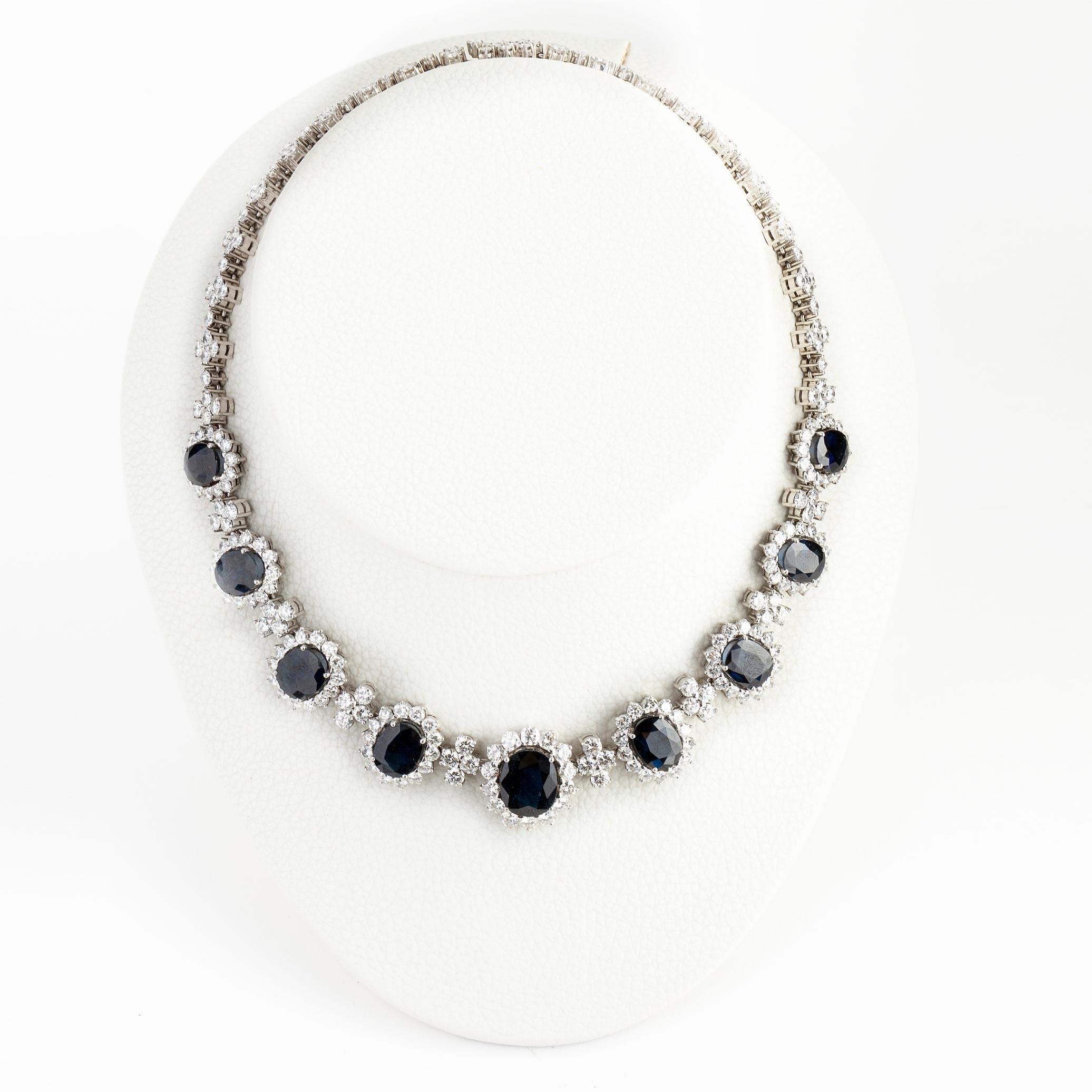 Gargantilla oro 18 K, brillantes y zafiros