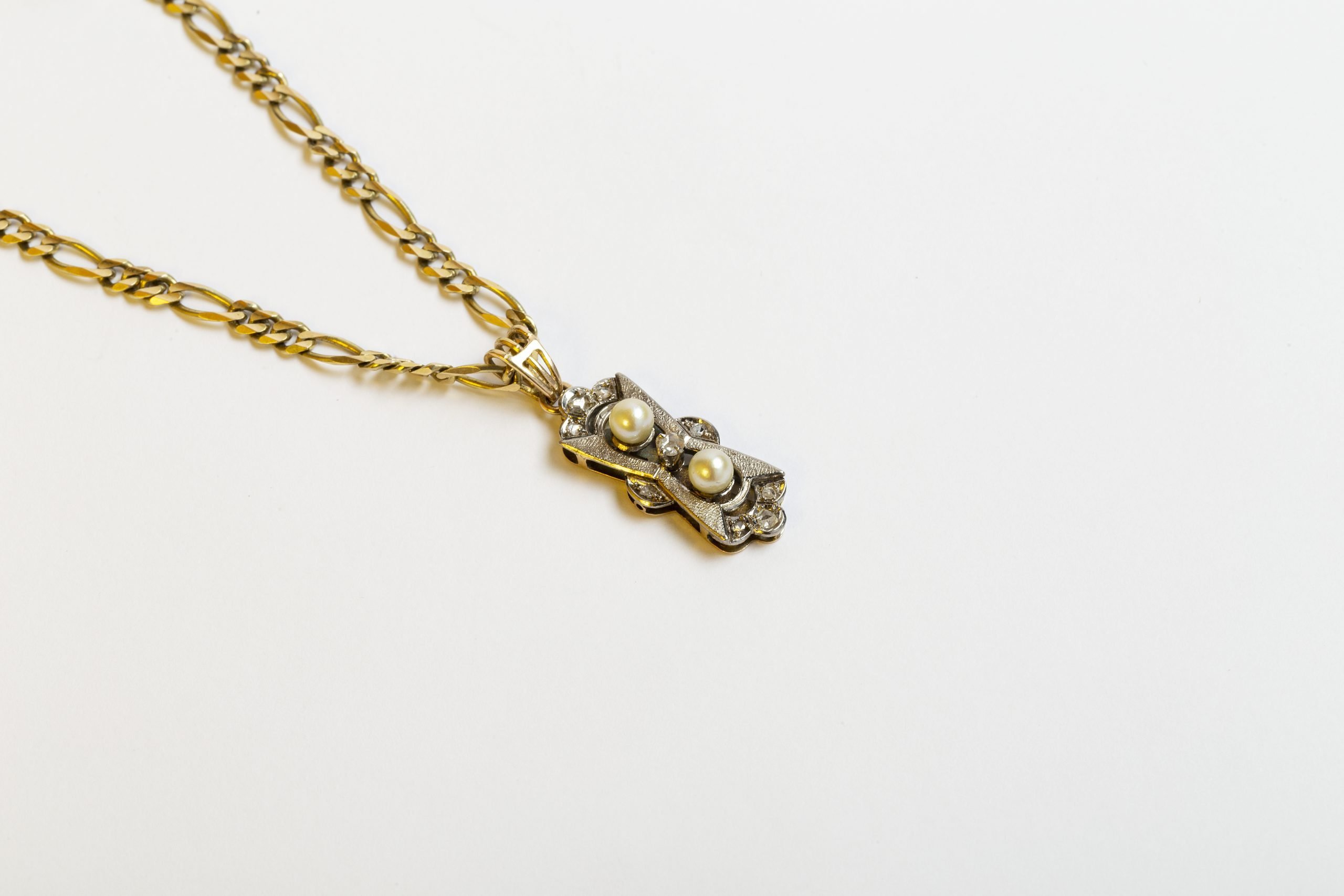 Cadena oro 10 K, perlas, brillante y diamantes