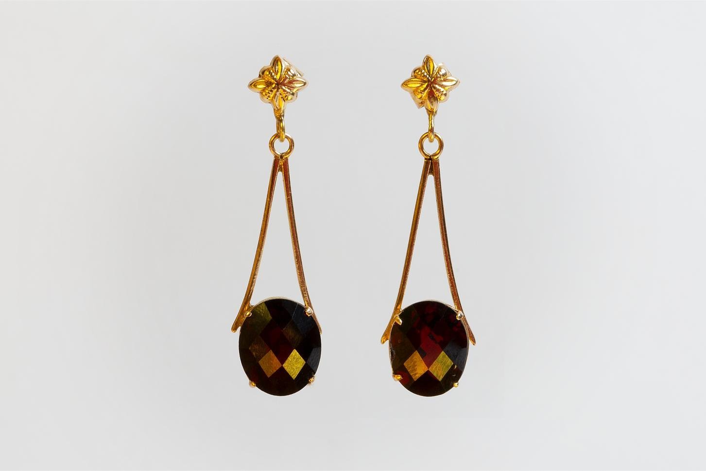 Par de caravanas oro 18 K y granate