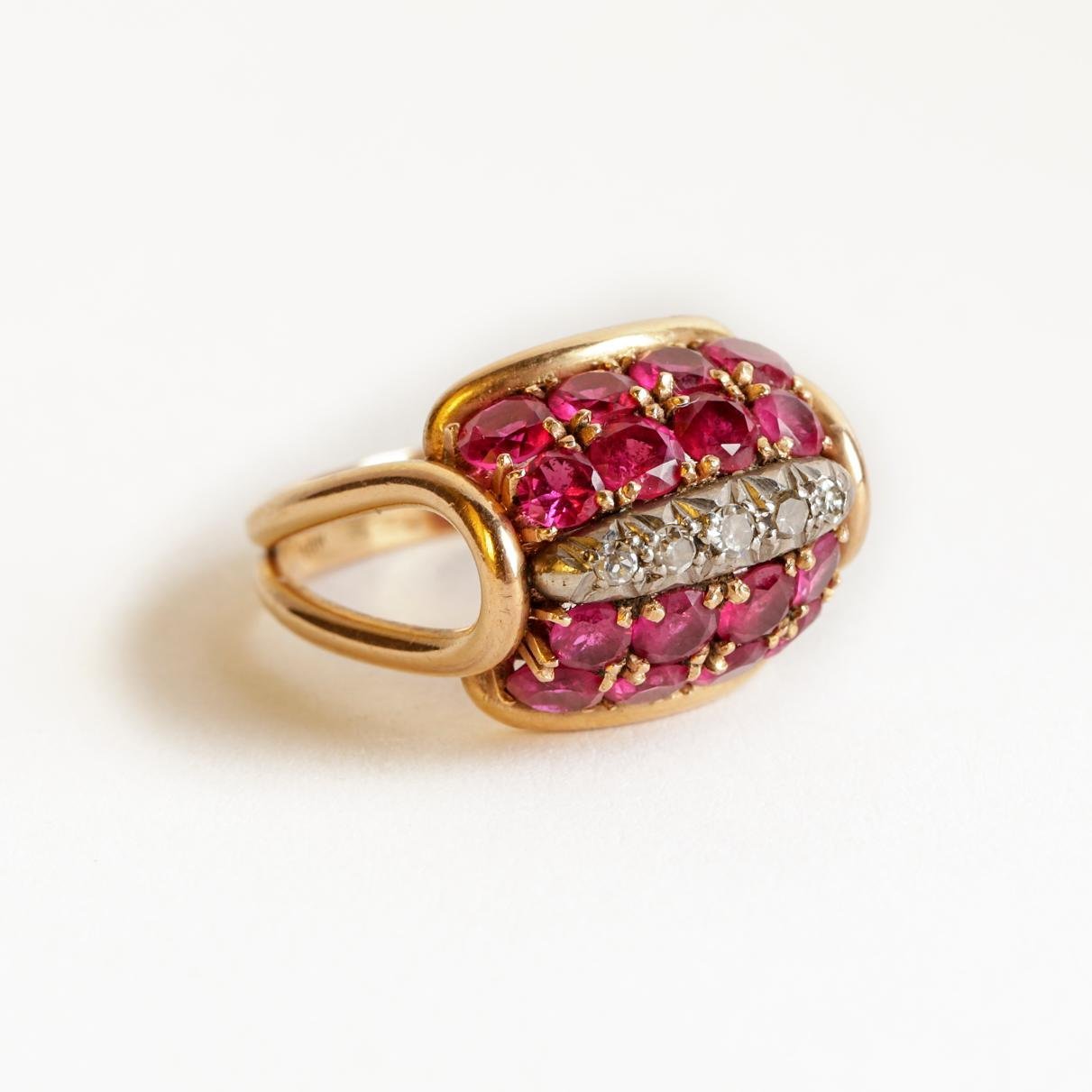 Anillo oro 18 K, brillantes y rubíes