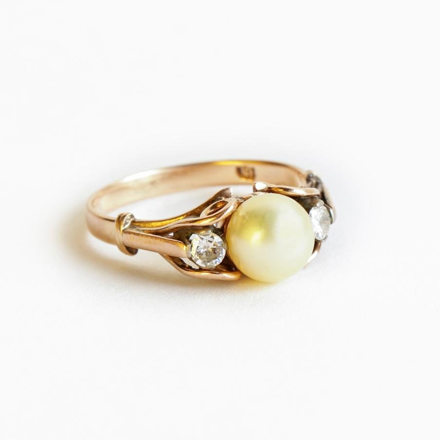 Anillo oro 18 K, perla y brillantes