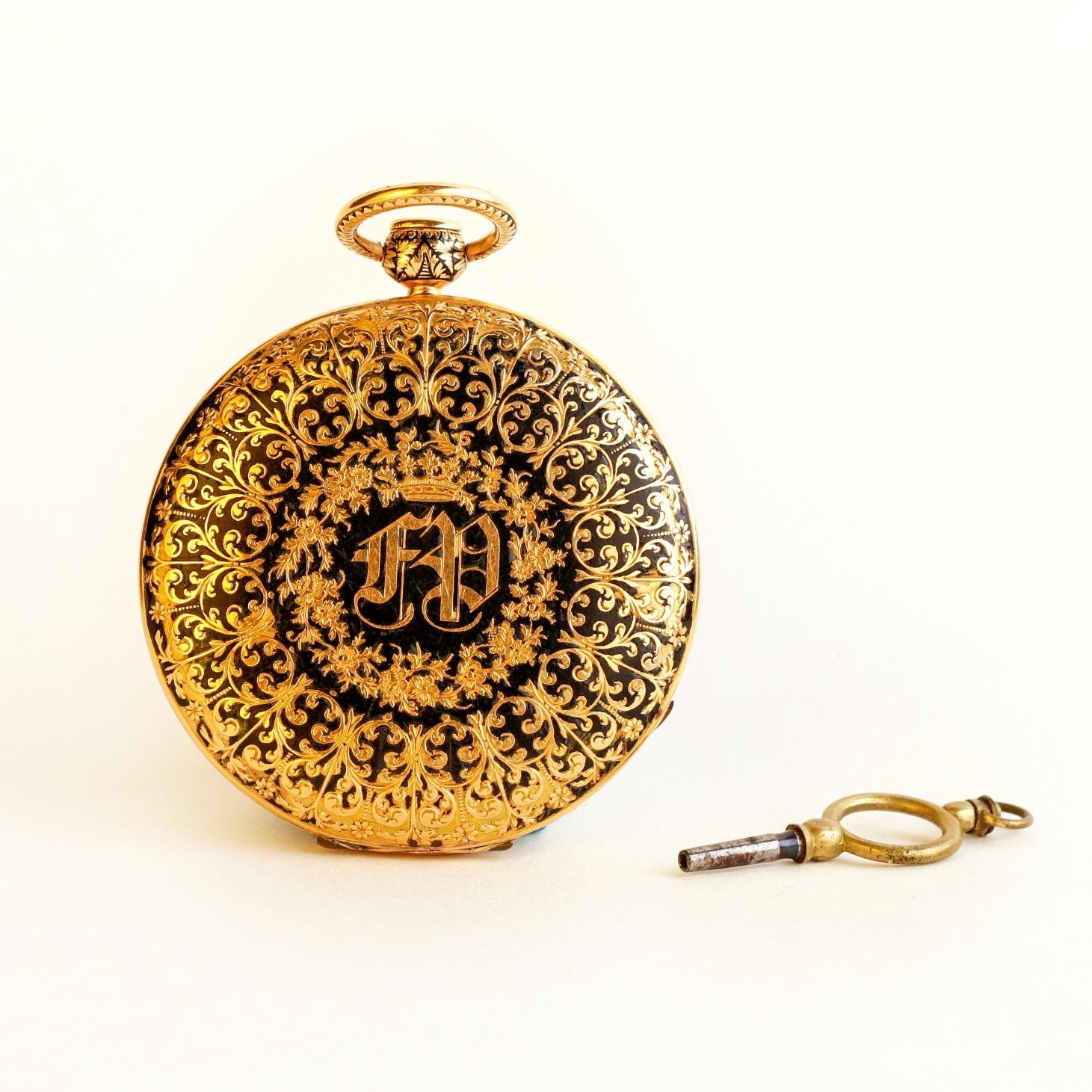 Reloj de bolsillo en plata, oro y esmalte