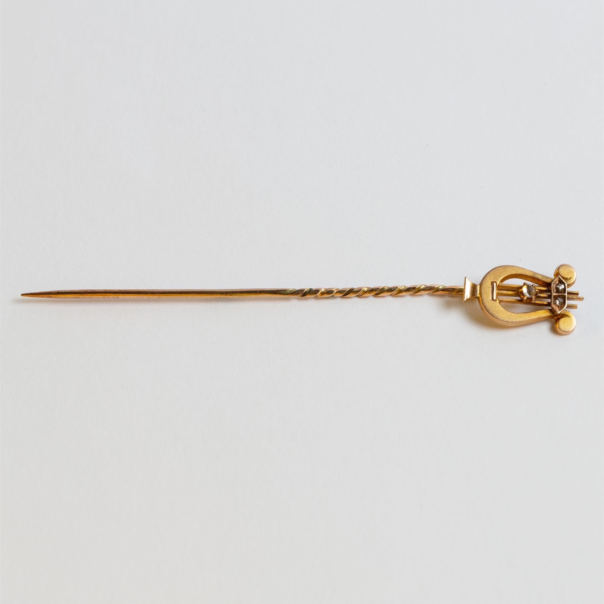 Pincho oro y diamantes