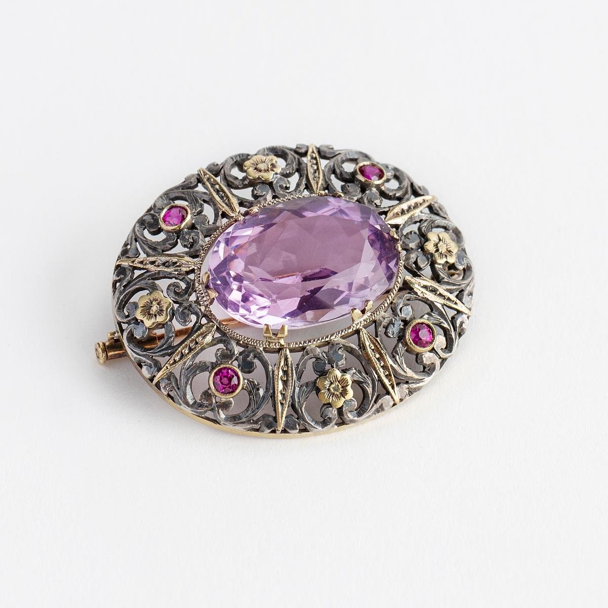 Prendedor plata, oro, topacio y rubíes