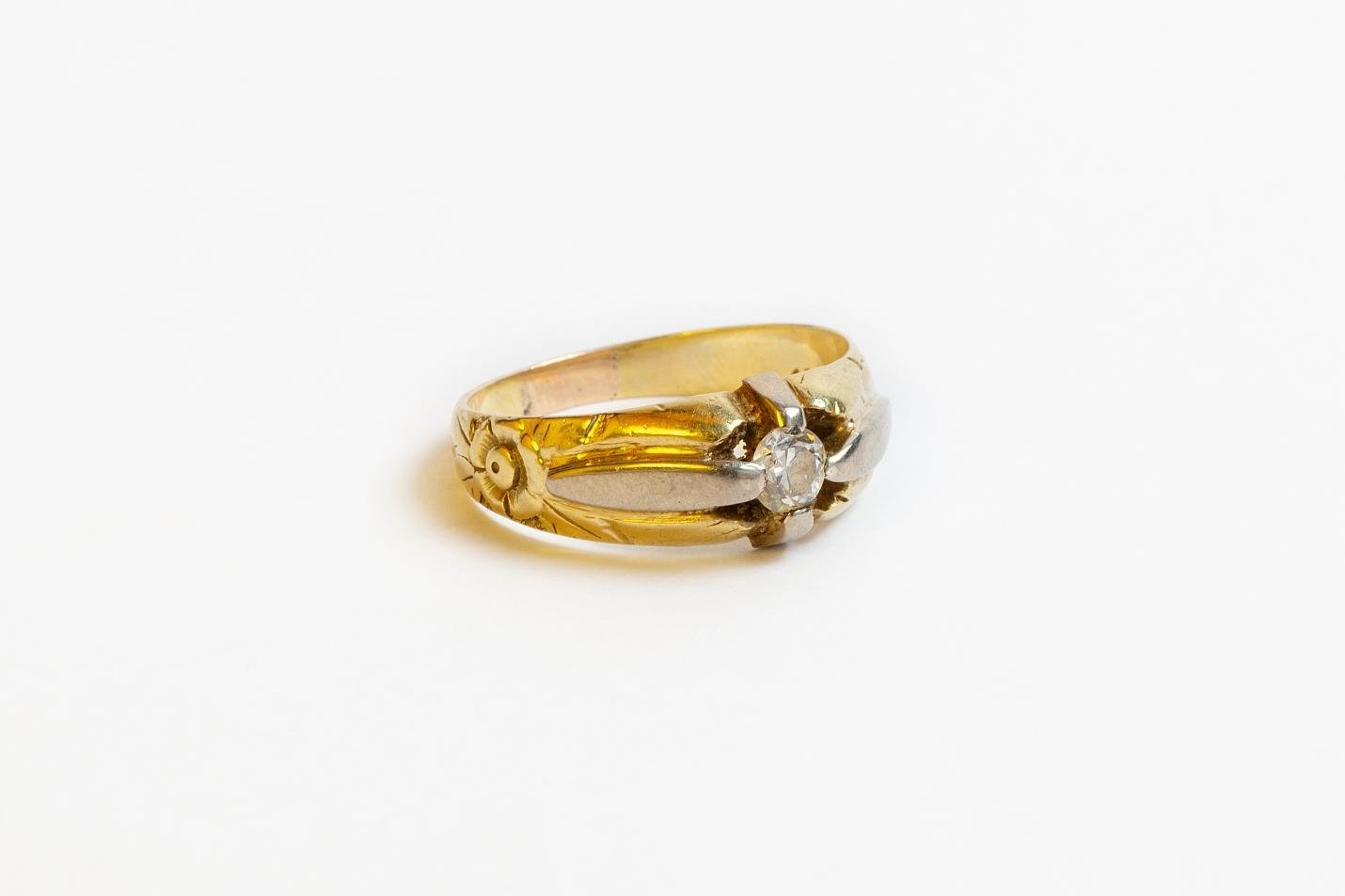 Anillo oro 18 K y brillante