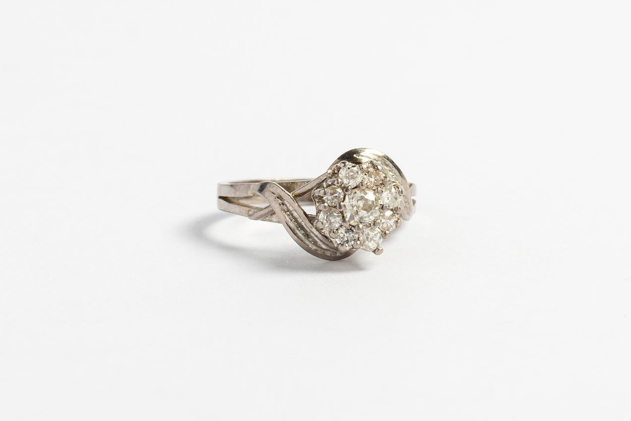 Anillo oro 18 K y brillantes