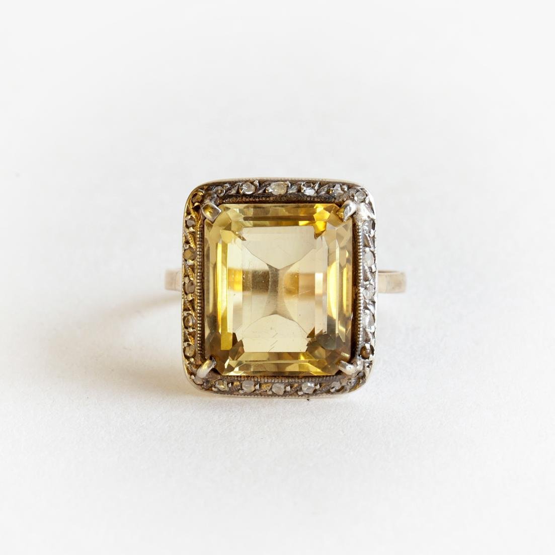 Anillo oro 18 K, topacio y diamantes