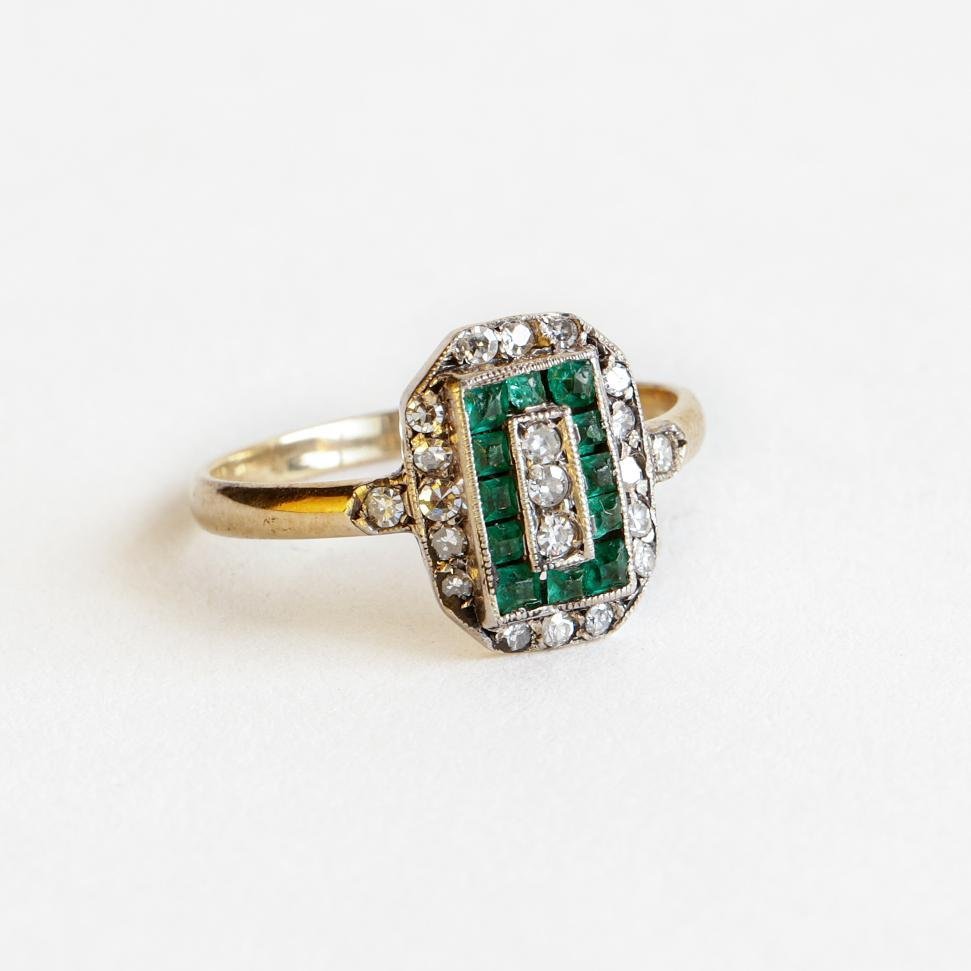 Anillo oro 18 K, brillantes y esmeraldas