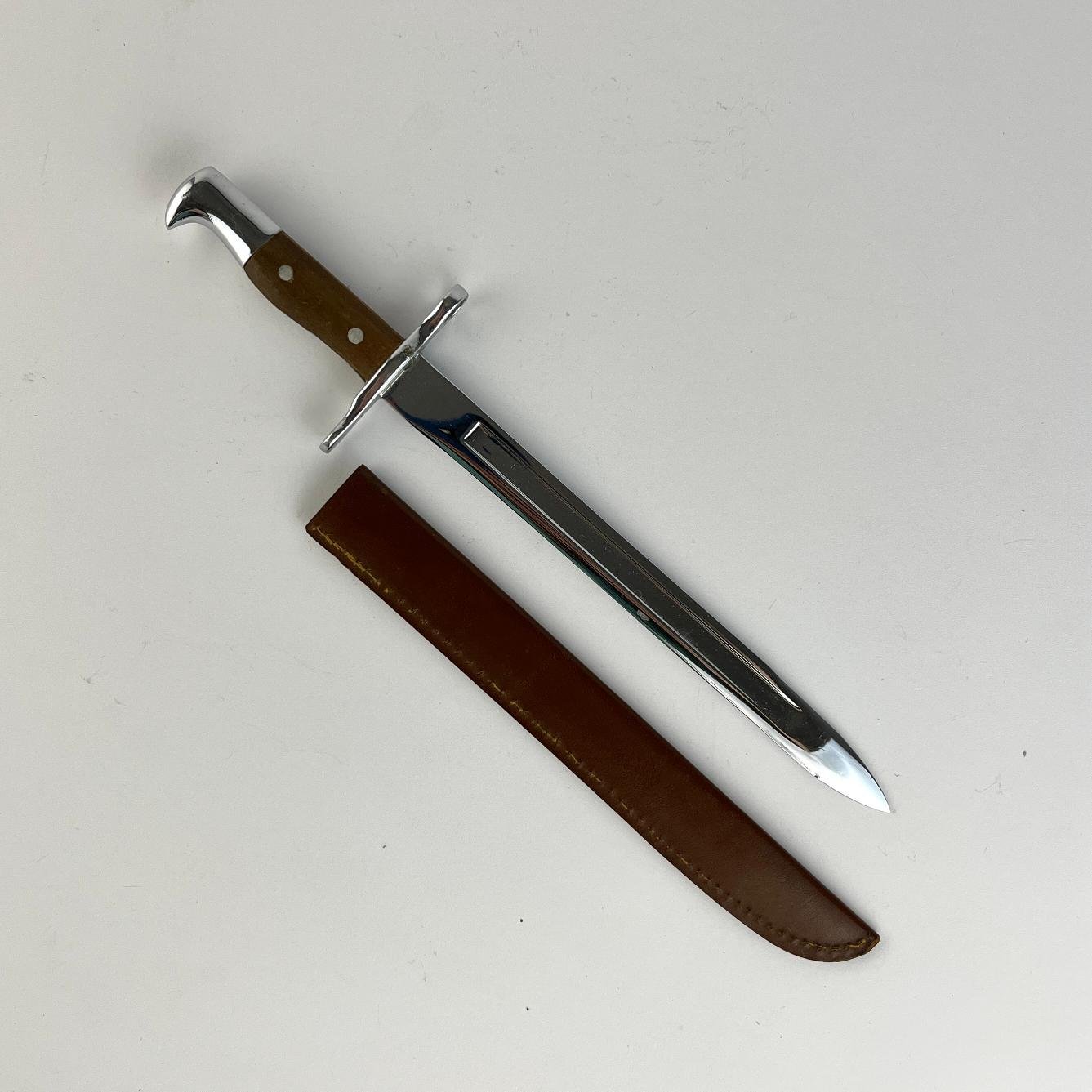 Miniatura de bayoneta suiza