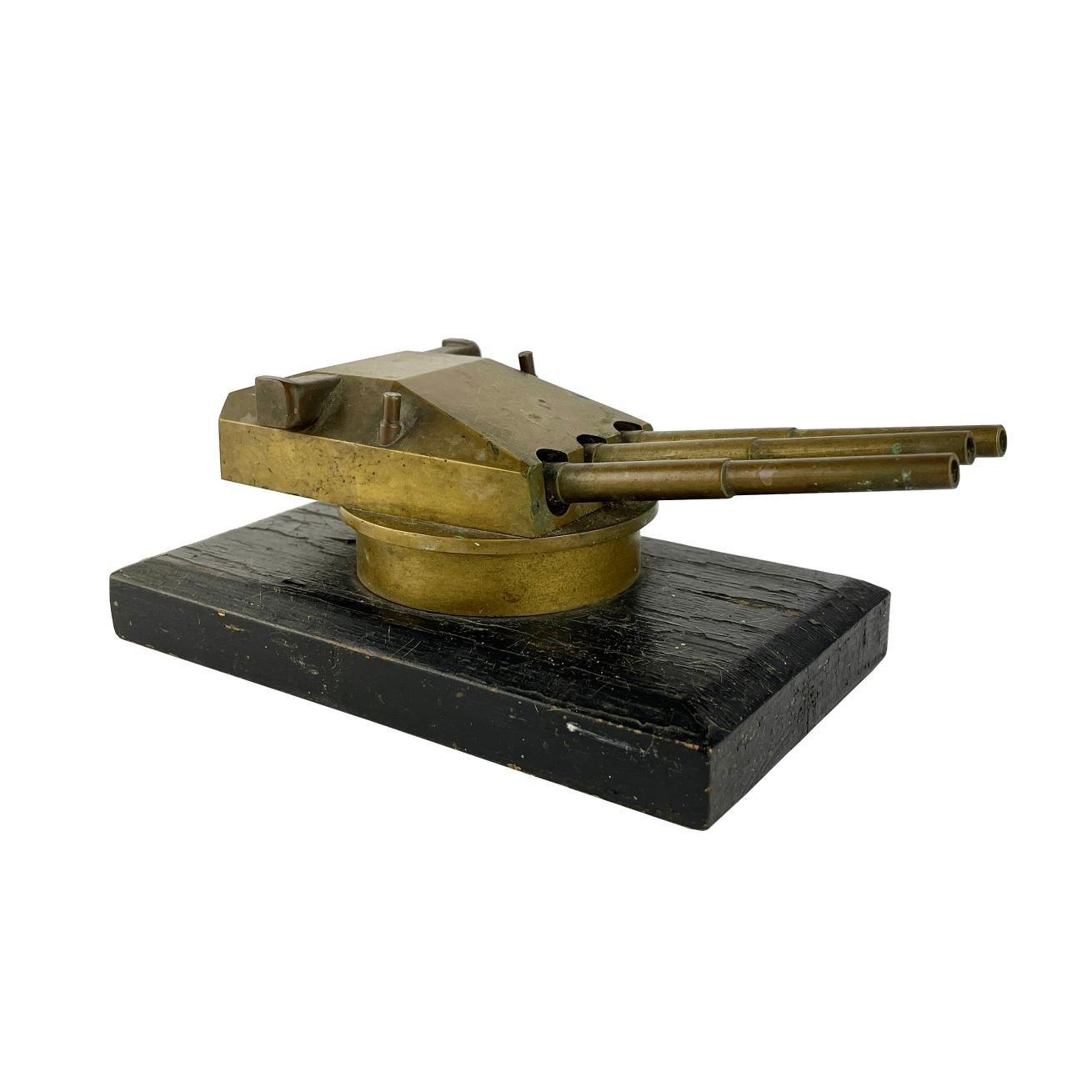 Torreta principal a escala del acorazado alemán Admiral Graf Spee