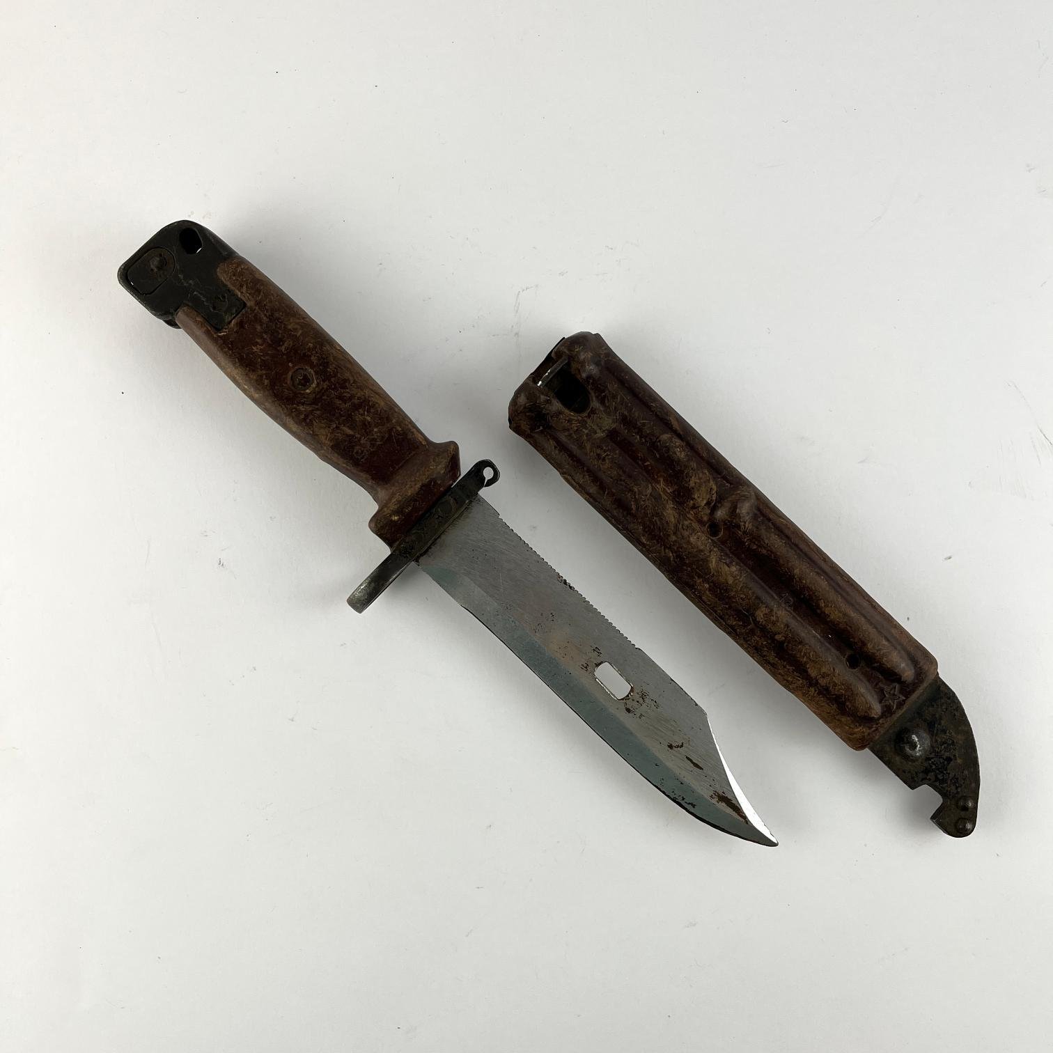 Bayoneta rusa para fusil AK47