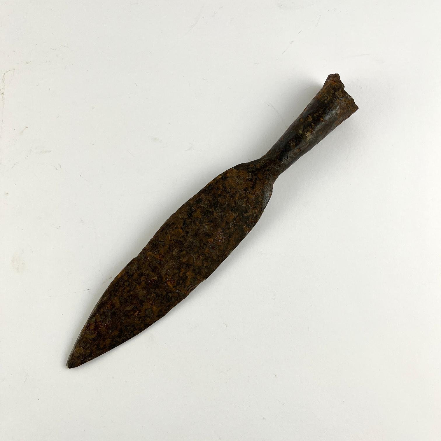 Punta de lanza en hierro forjado