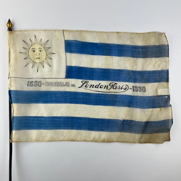 Bandera uruguaya en seda 1930