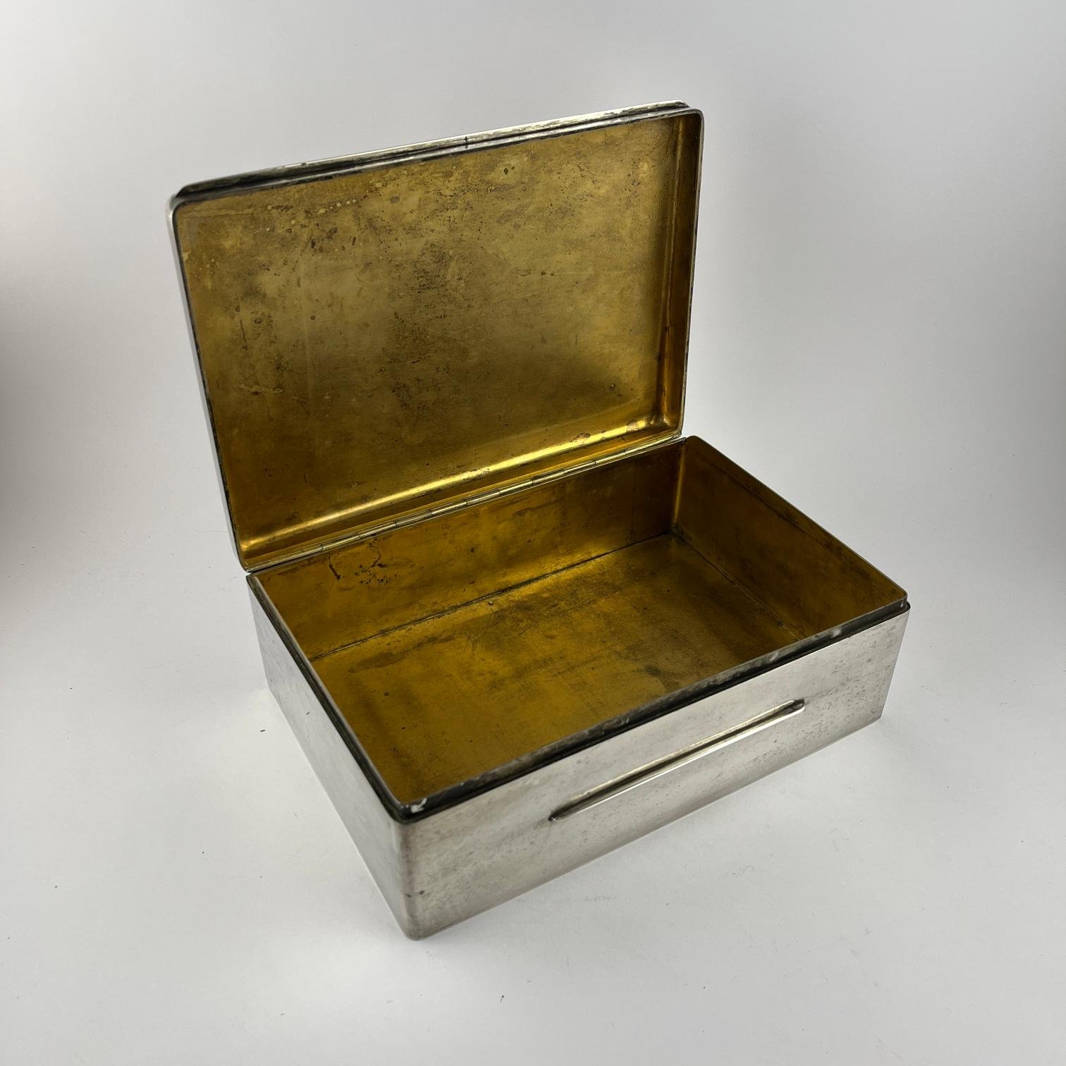 Caja habanera en plata perteneciente al presidente uruguayo Claudio Williman - Imagen 2