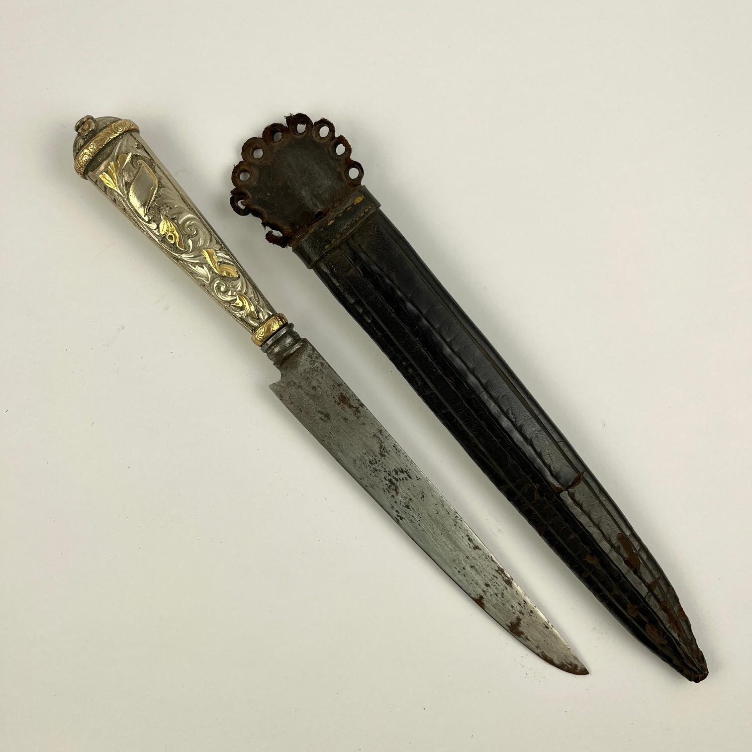 Cuchillo criollo Joseph Rodgers & Sons en plata y oro