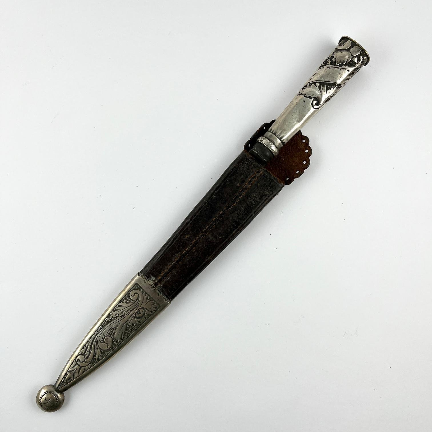 Cuchillo criollo en plata