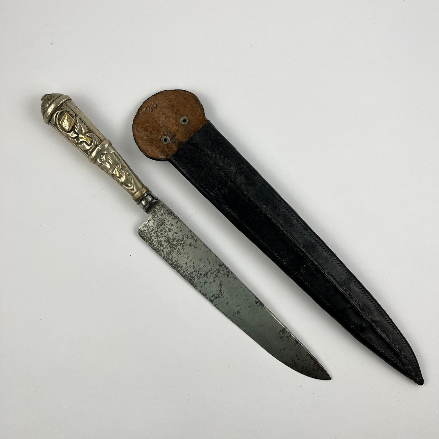 Cuchillo criollo "Cazador a la Punta" en plata y oro