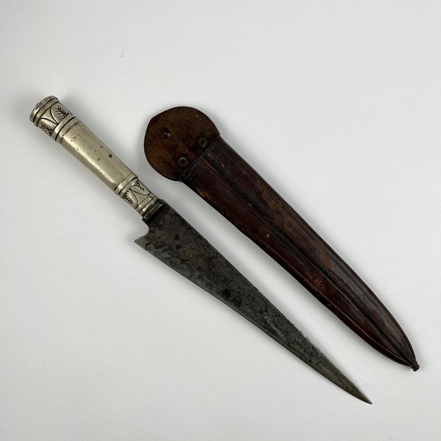 Cuchillo criollo argentino en plata