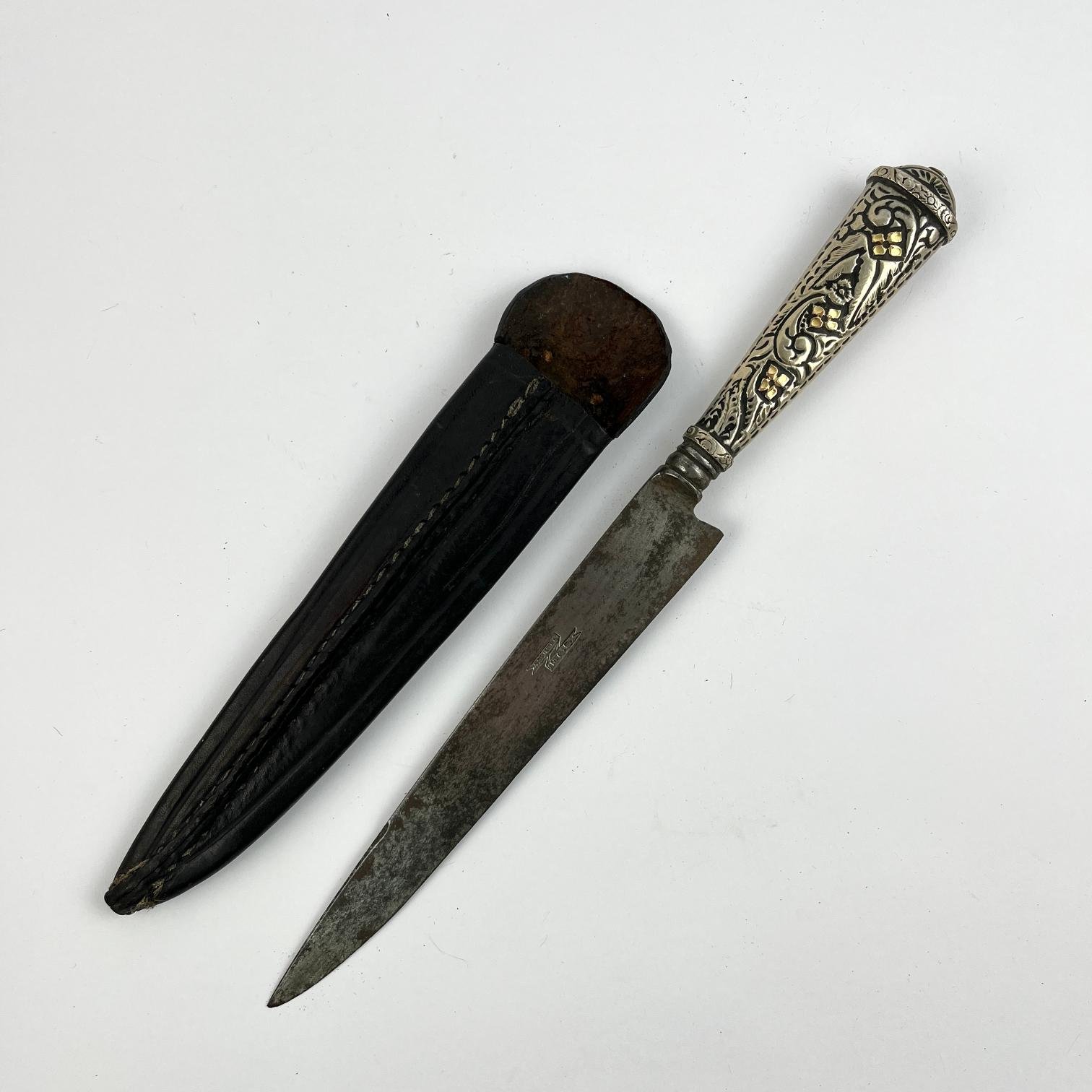 Cuchillo criollo "NGO" en plata y oro