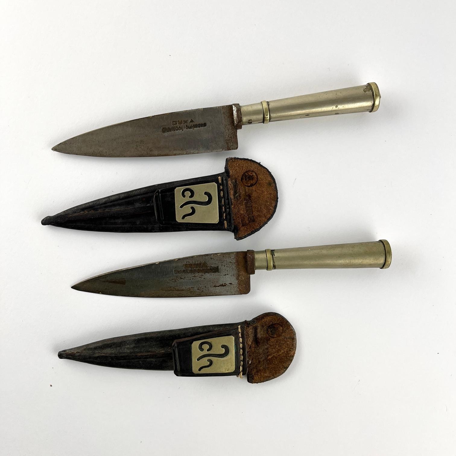 Par de cuchillos criollos argentinos en alpaca lisa