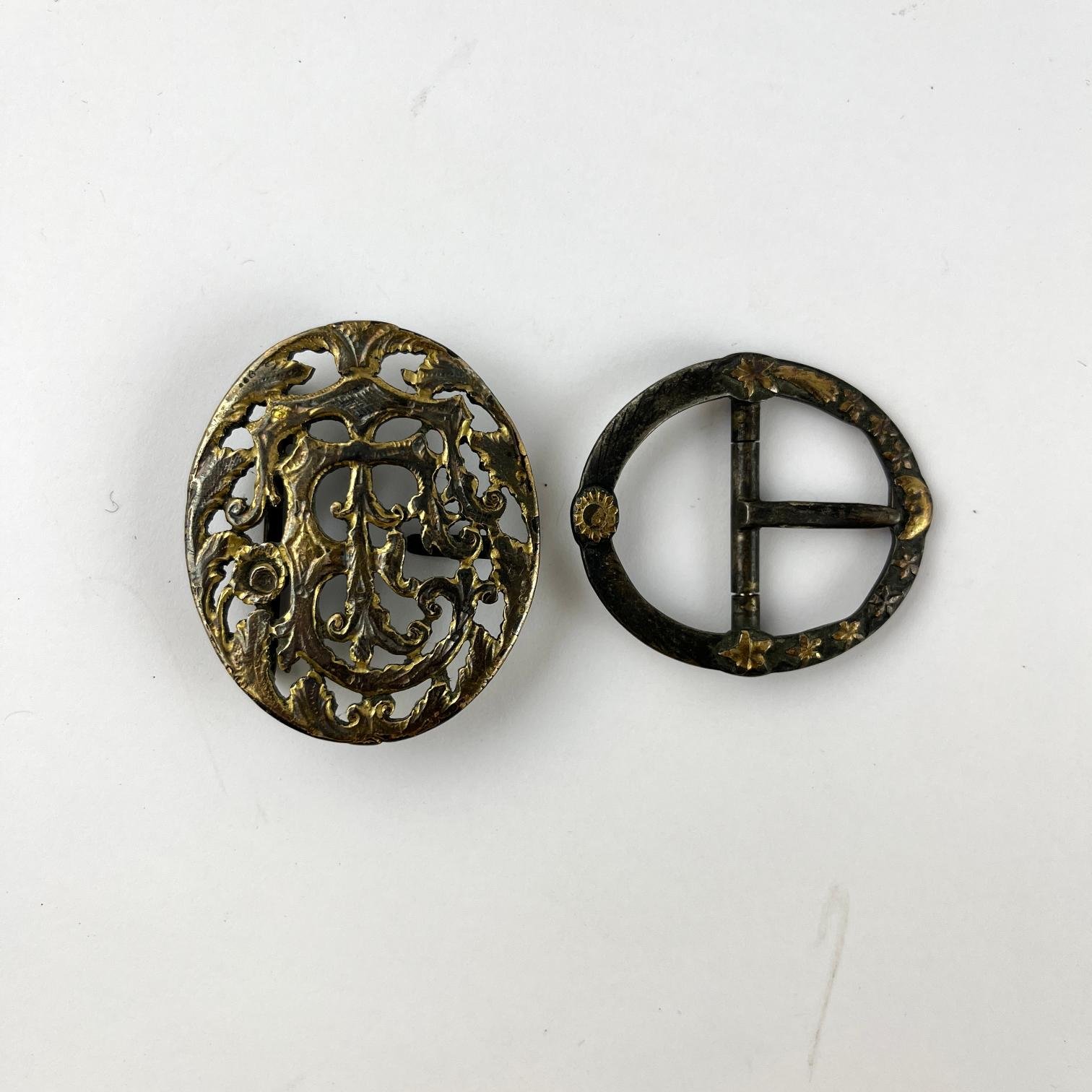 Dos hebillas gauchas en plata y oro