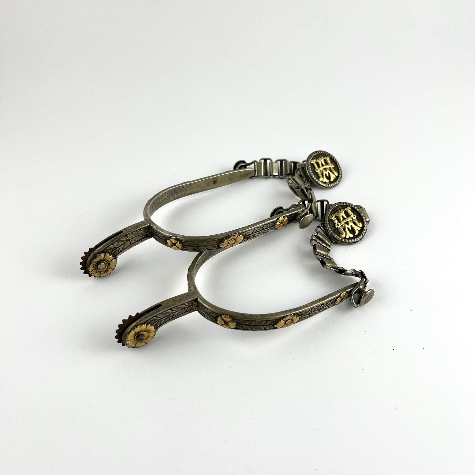 Par de espuelines en plata y oro