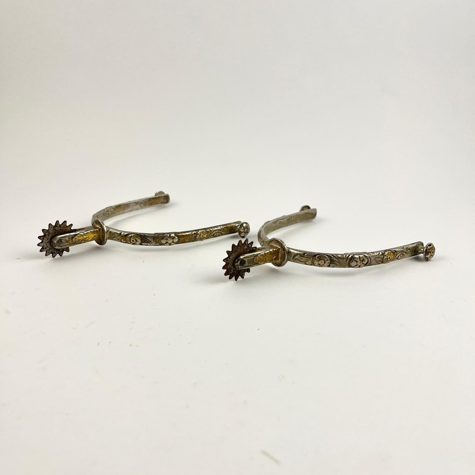 Par de espuelines en plata y oro