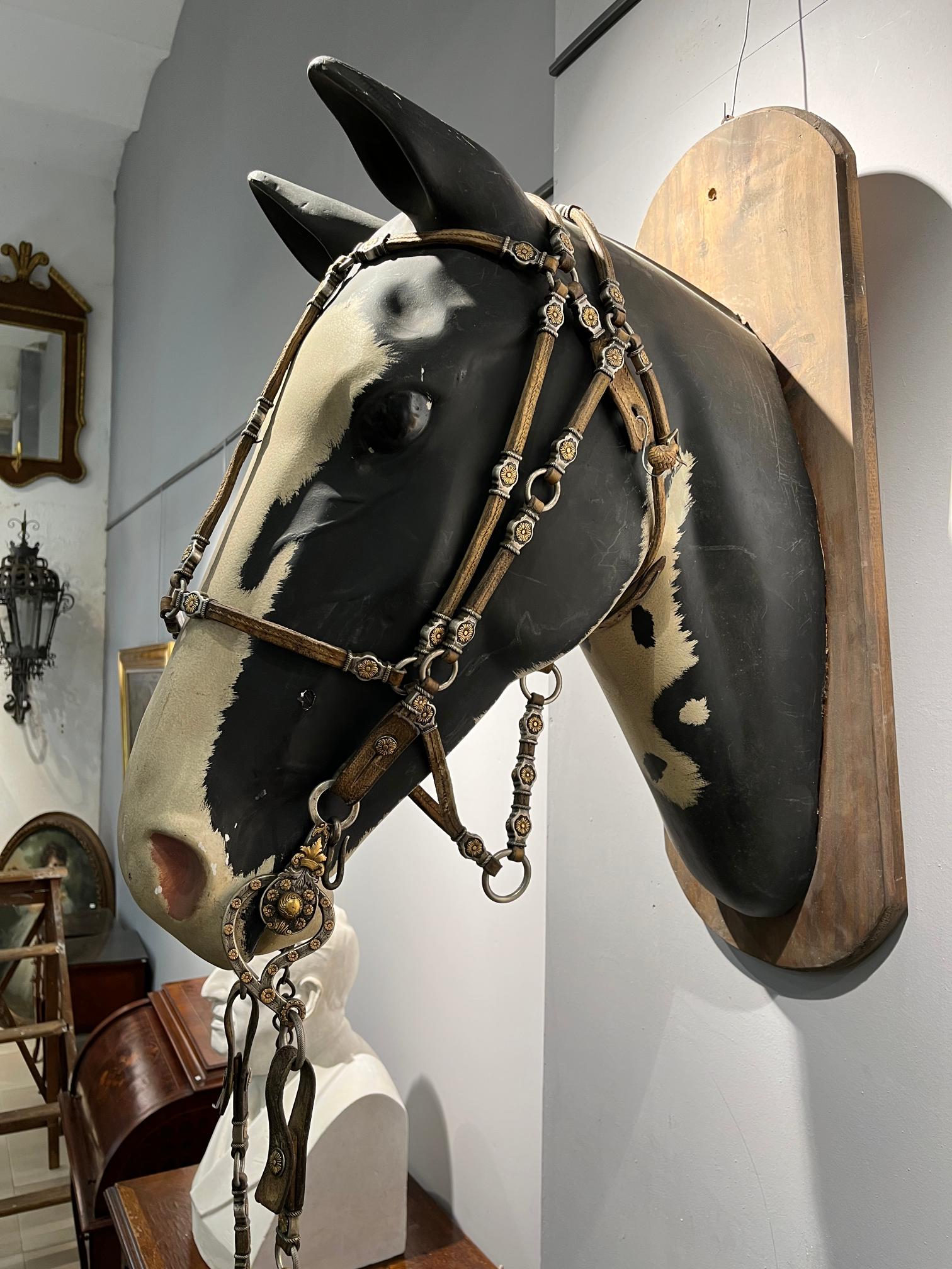Juego de freno y bozal en cuerp, hierro, plata, oro y metal