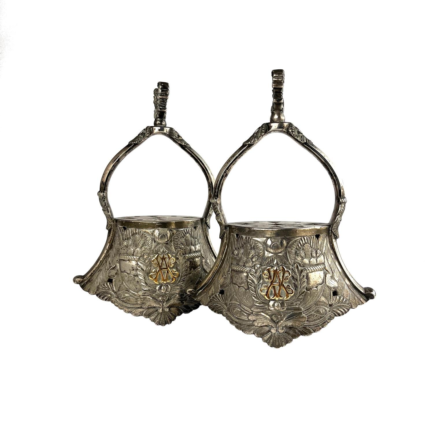 Par de estribos riograndenses en plata