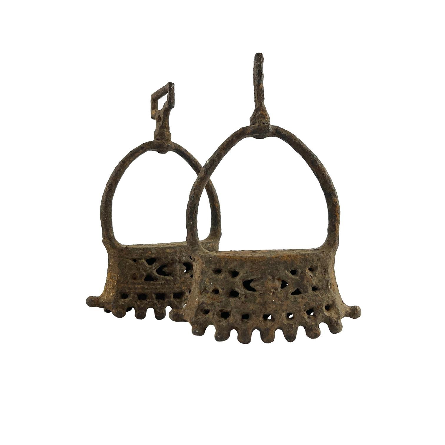 Par de estribos tipo braseros s. XVIII