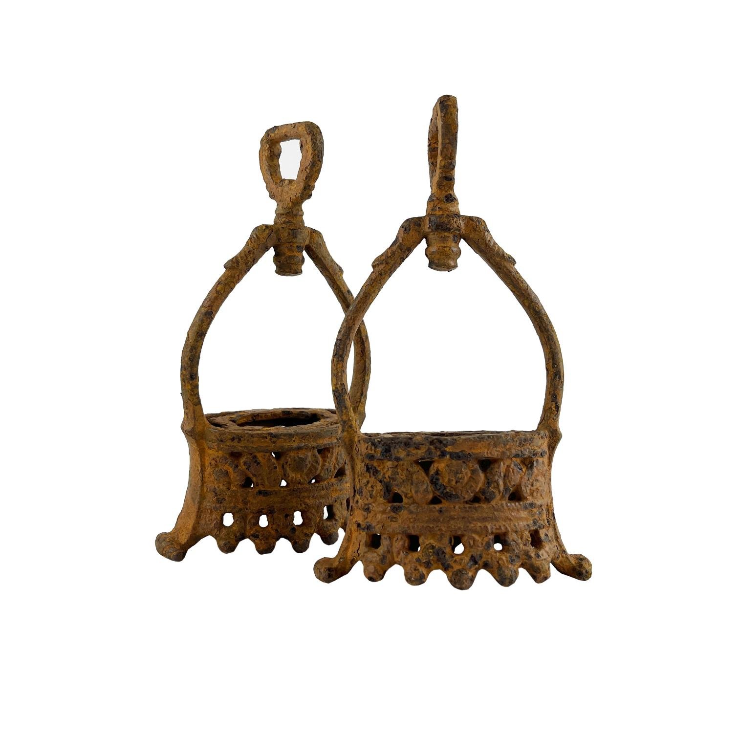 Par de estribos tipo braseros s. s. XVIII