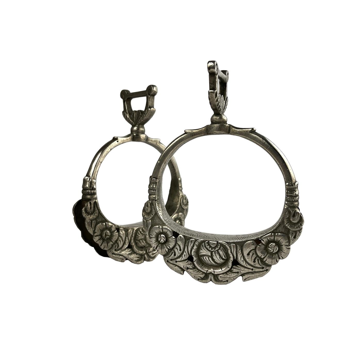 Par de estribos en plata