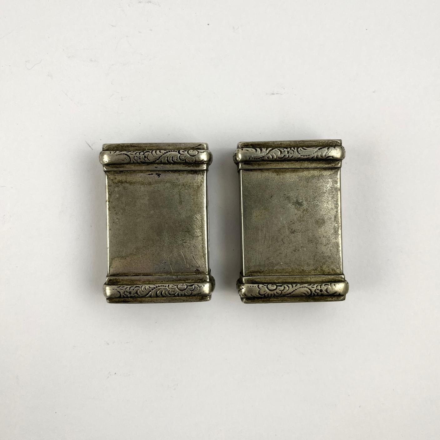 Par de pasadores chatos de estribera en metal "Triángulo"