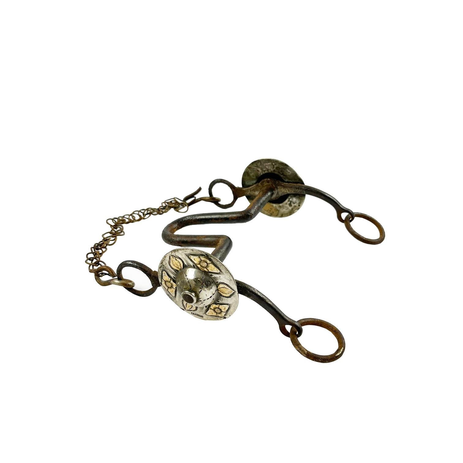 Freno en hierro forjado con copas en plata y oro