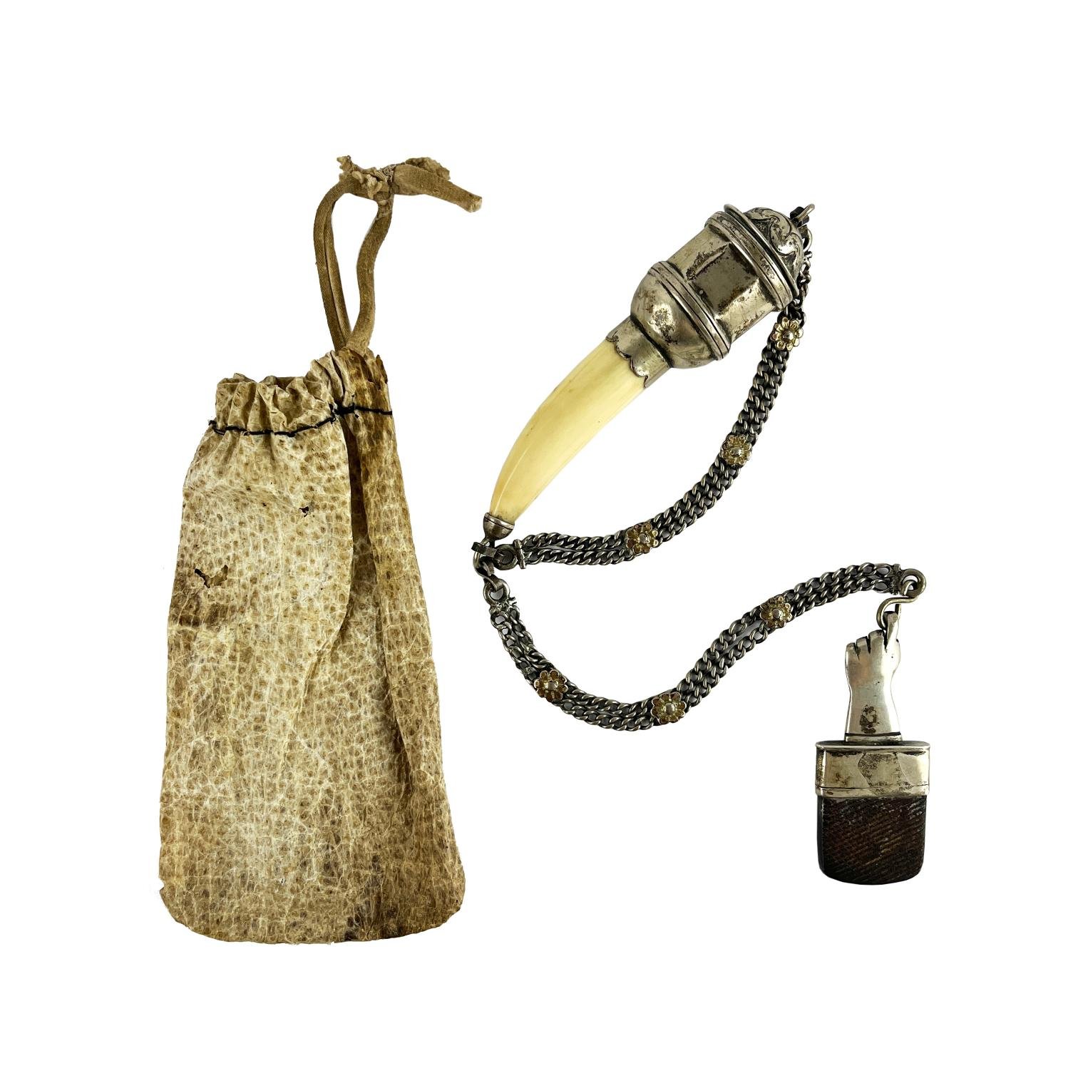 Yesquero gaucho en colmillo y plata