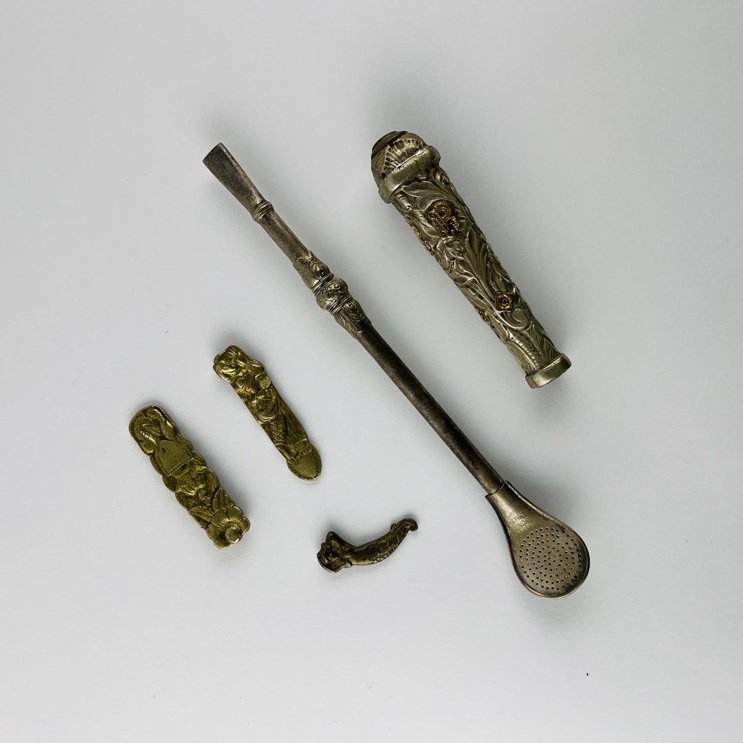 Cinco piezas en platería criolla