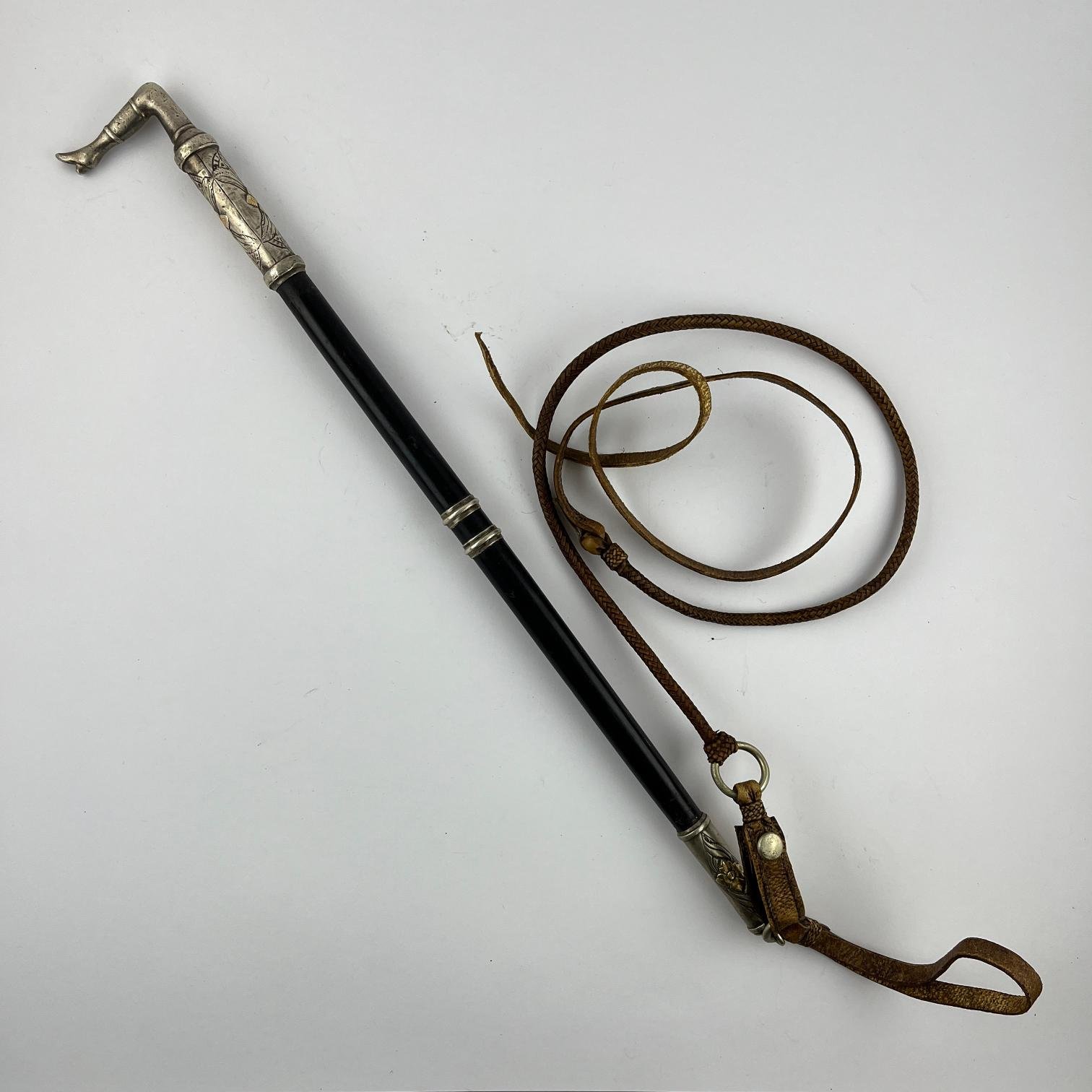 Arreador en bigote de ballena, plata y cuero