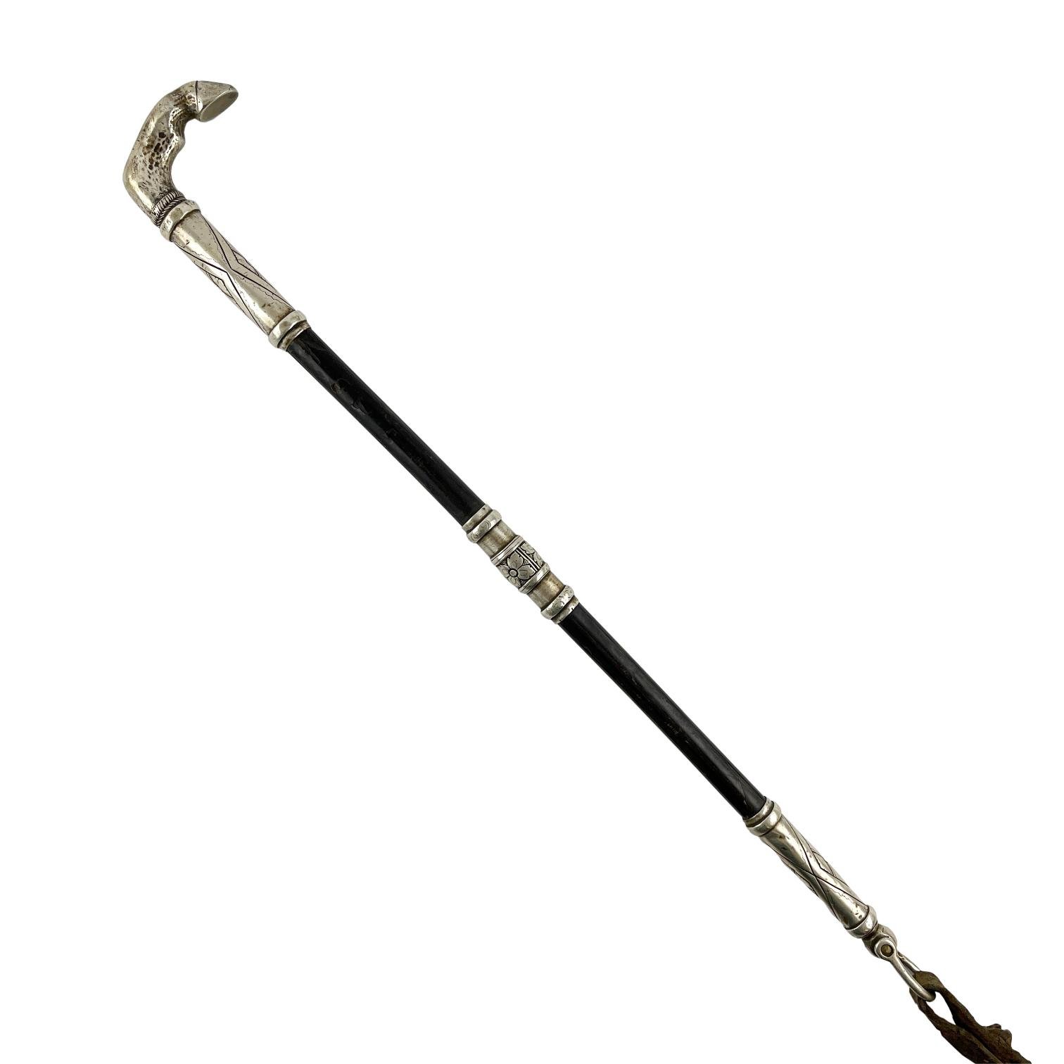 Arreador en bigote de ballena, plata, oro y cuero