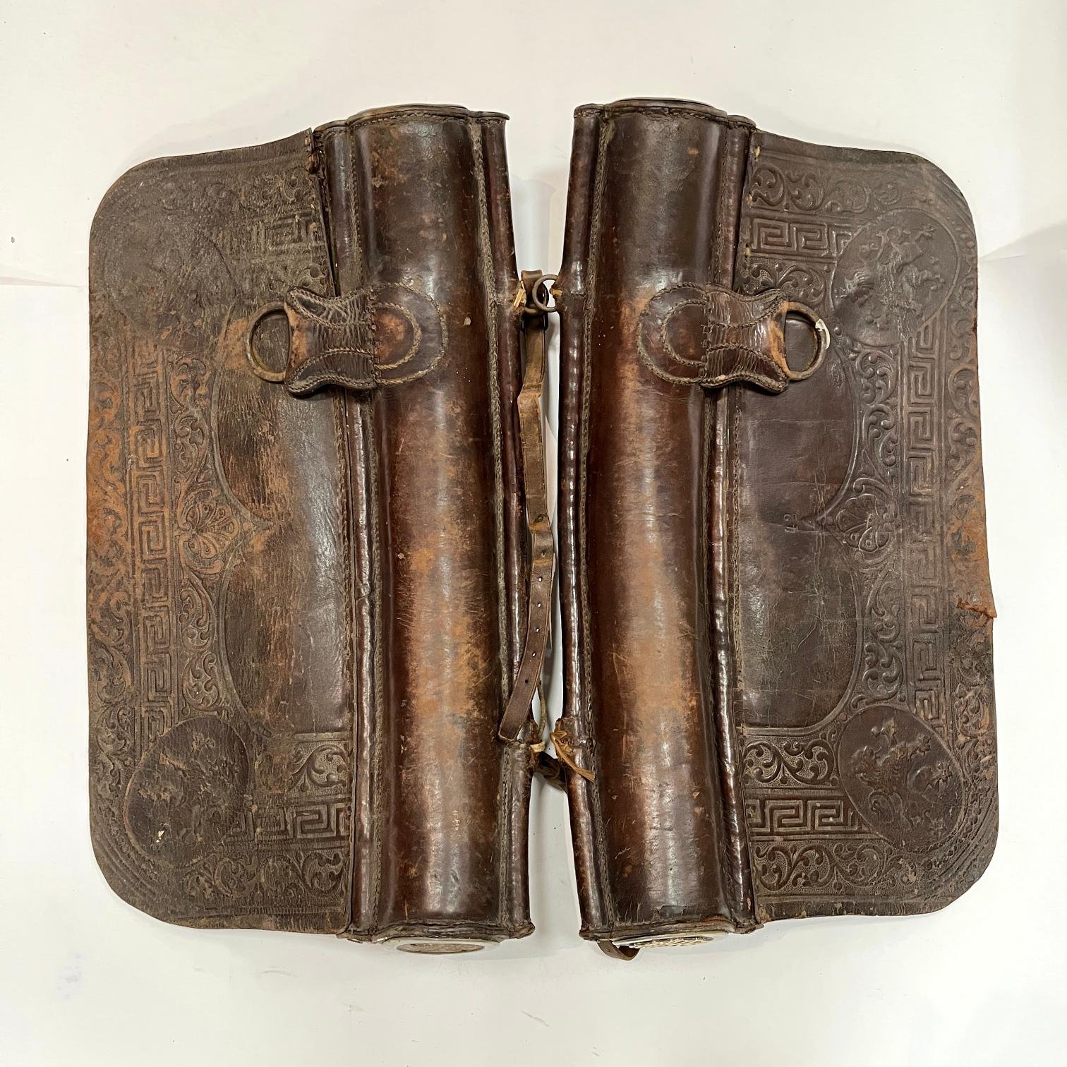 Recado argentino en cuero y plata