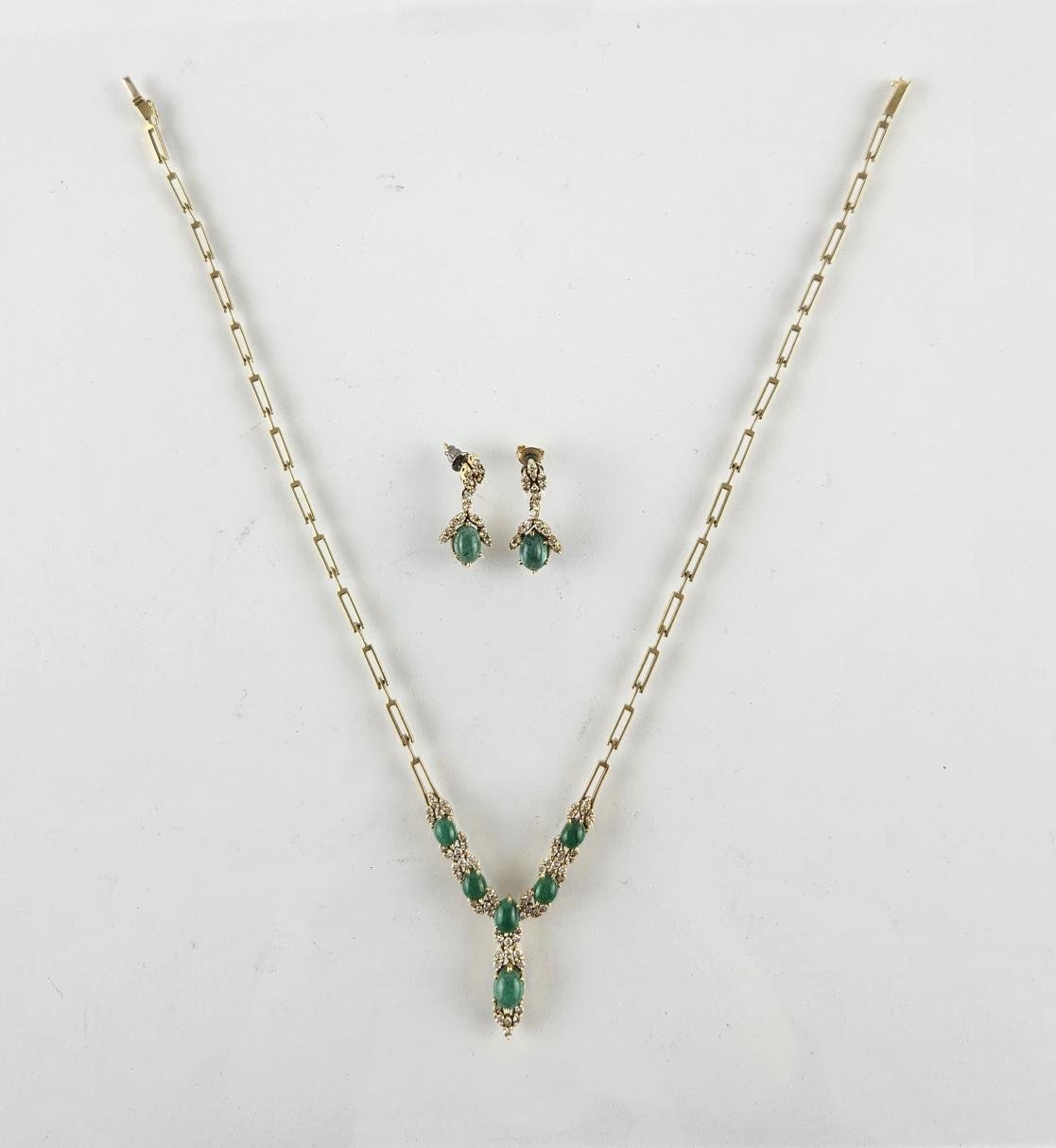 Set de gargantilla y caravanas oro 18 K amarillo, esmeraldas y zirconias