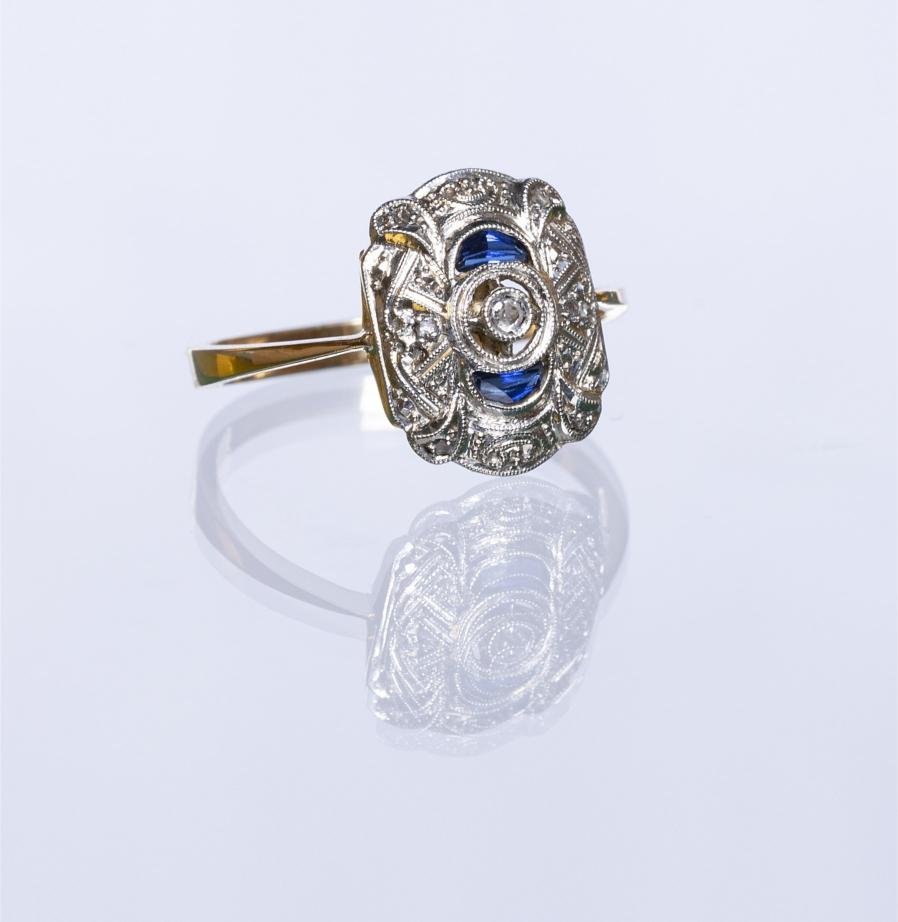 Anillo art decó oro 18 K amarillo, brillante, diamantes y zafiros