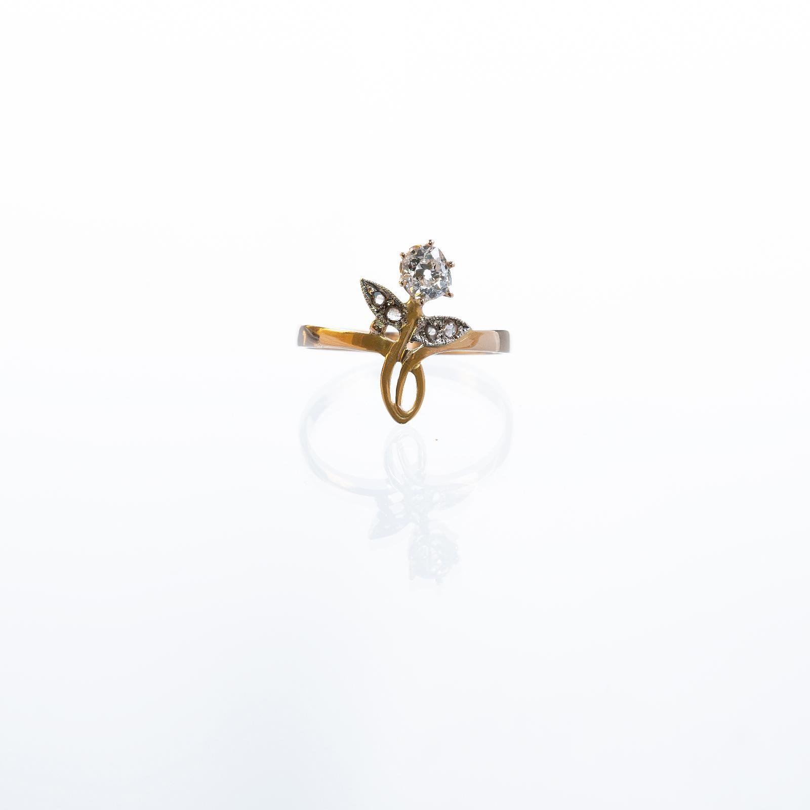 Anillo art nouveau oro amarillo, brillante y diamantes