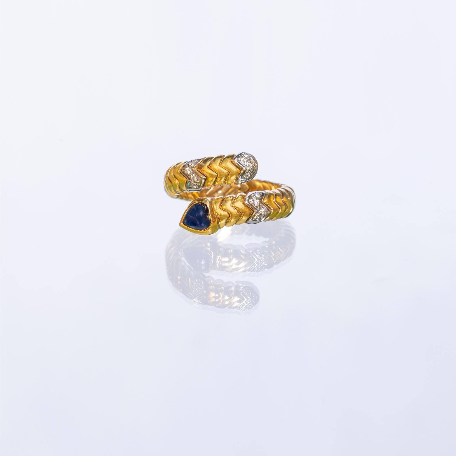 Anillo oro 18 K amarillo, zafiro y brillantes
