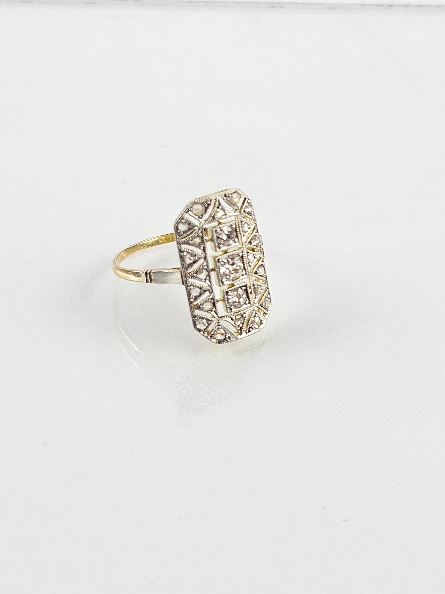 Anillo art decó oro 18 K blanco y amarillo, brillantes y diamantes - Imagen 2