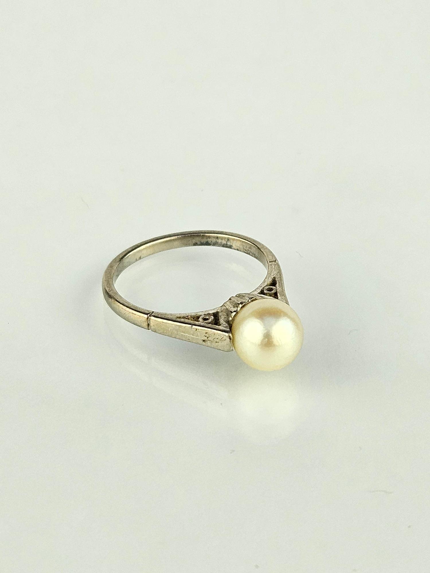 Anillo oro 18 K blanco y perla