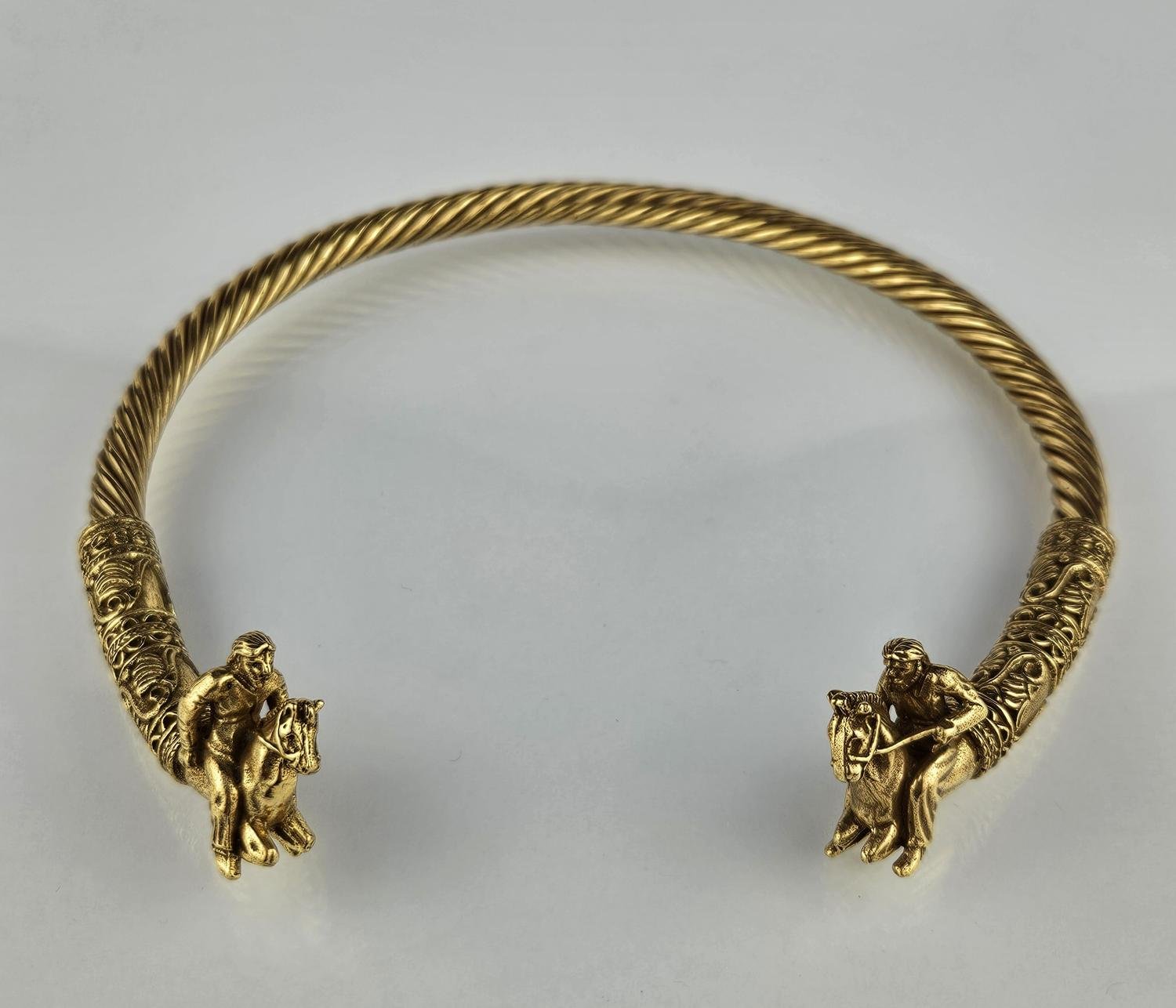 Garantilla en metal dorado