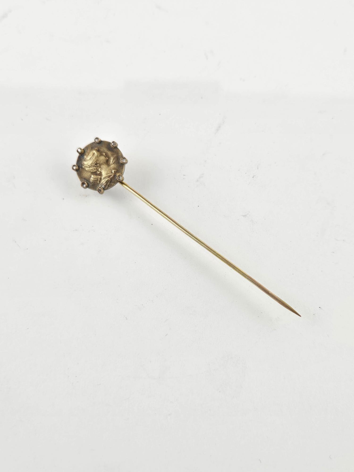 Alfiler oro y diamantes