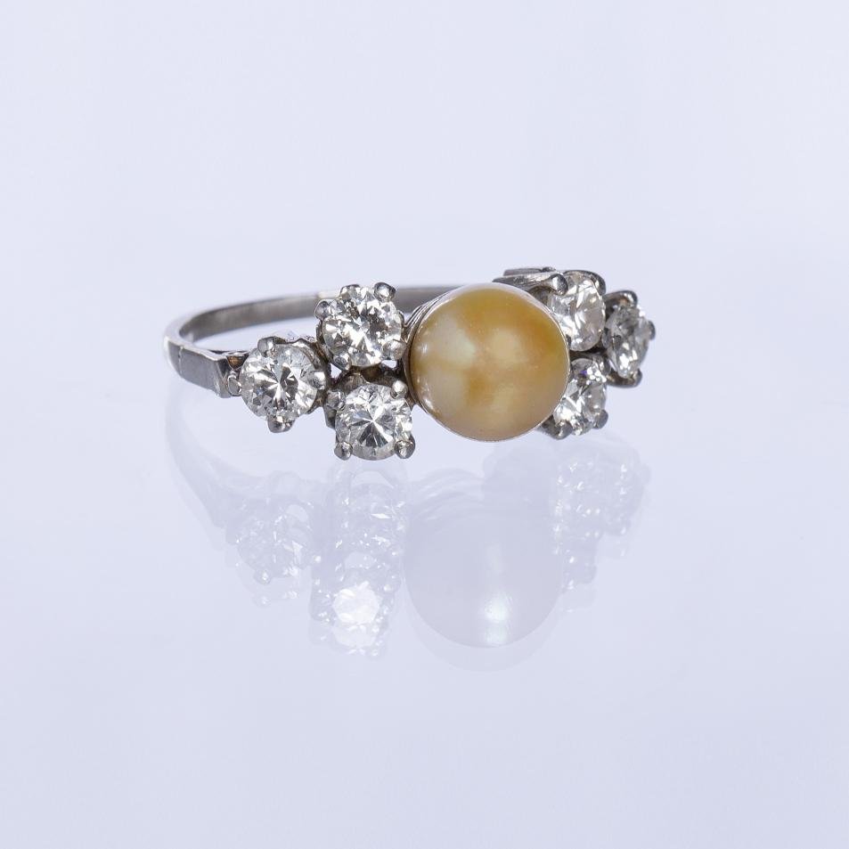 Anillo oro 18 K blanco, perla y brillantes