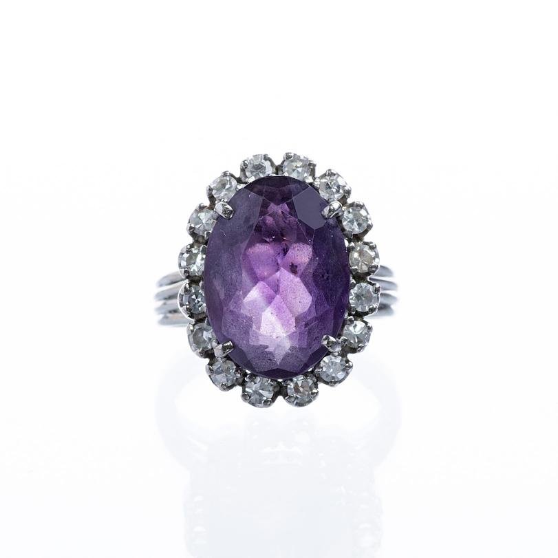 Anillo oro 18 K blanco y amatista