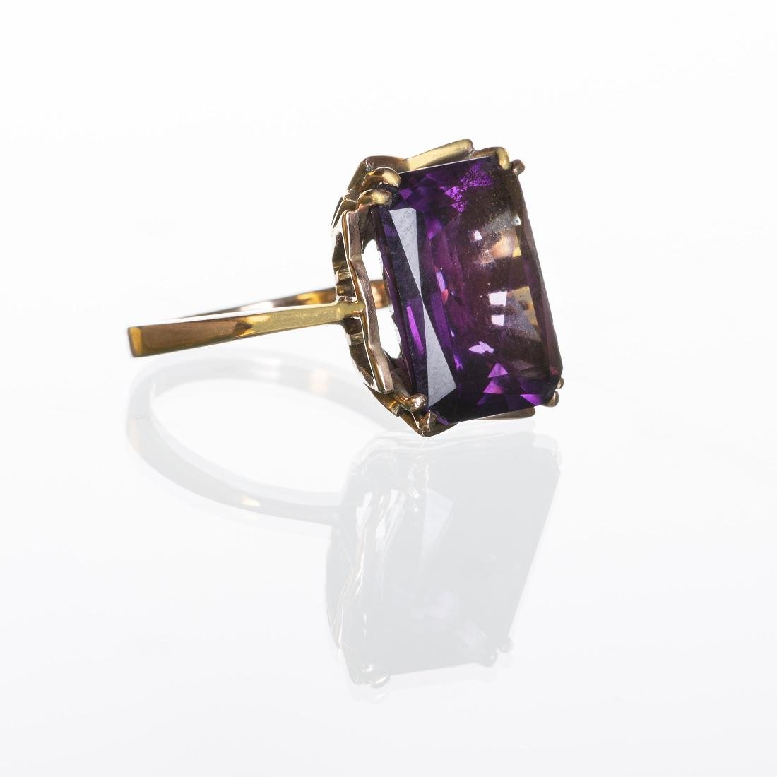 Anillo oro amarillo con amatista